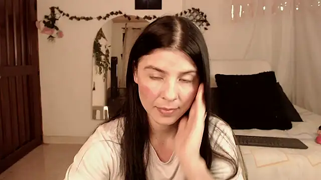 Estefani 32 online show from December 1, 3:39 pm