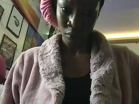 Snapshot of choco_petite chatting on February 1, 9:32 am choco petite online show from February 1, 9:32 am