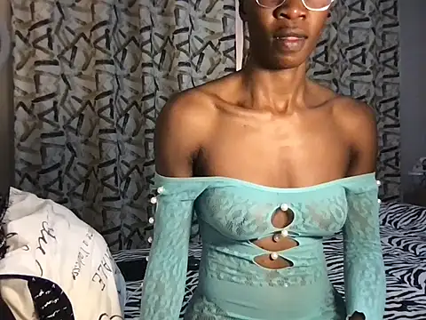 Snapshot of choco_petite chatting on February 27, 3:25 am choco petite online show from February 27, 3:25 am