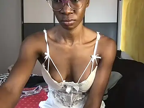 Snapshot of choco_petite chatting on March 1, 4:47 am choco petite online show from March 1, 4:47 am