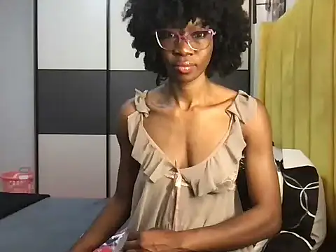 Snapshot of choco_petite chatting on March 2, 3:56 am choco petite online show from March 2, 3:56 am