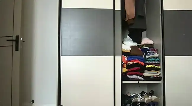 Snapshot of choco_petite chatting on March 8, 6:43 am choco petite online show from March 8, 6:43 am