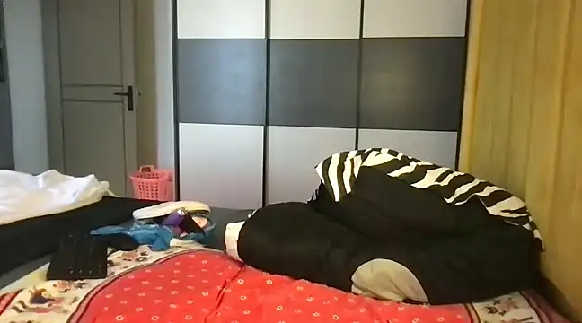 Snapshot of choco_petite chatting on March 14, 12:18 pm choco petite online show from March 14, 12:18 pm