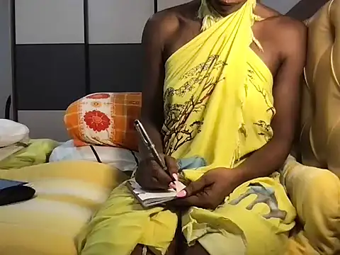 Snapshot of choco_petite chatting on October 10, 5:06 am choco petite online show from October 10, 5:06 am