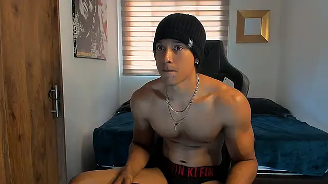 Liam V online show from December 2, 4:09 pm