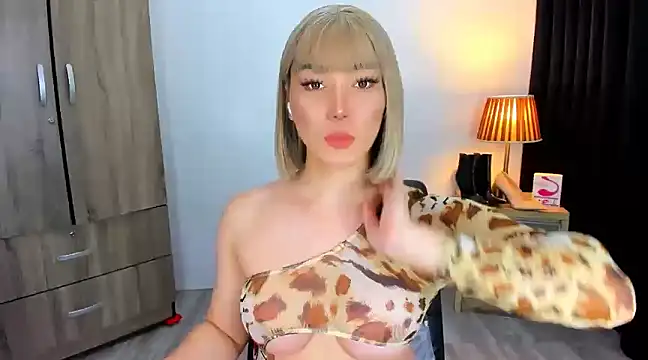 Snapshot of xxHeavenly_AngeLxx chatting on January 28, 7:21 pm xxHeavenly AngeLxx online show from January 28, 7:21 pm