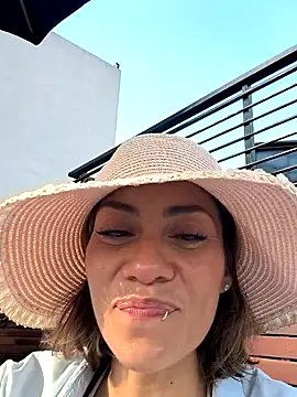 Snapshot of SamyJones9 chatting on March 6, 8:27 pm SamyJones9 online show from March 6, 8:27 pm