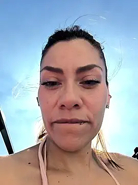 Snapshot of SamyJones9 chatting on November 23, 7:24 pm SamyJones9 online show from November 23, 7:24 pm