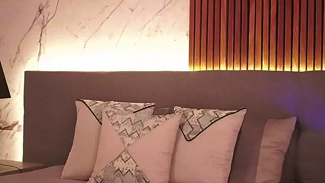 DulceLenns online show from February 13, 5:22 pm