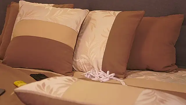 DulceLenns online show from February 18, 8:58 pm