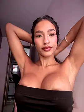 DulceLenns online show from November 4, 7:35 pm