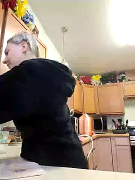 ScarletCallings420 online show from December 12, 8:21 pm