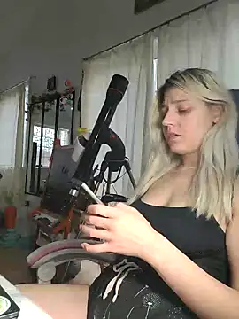 ScarletCallings420 online show from February 21, 6:15 pm