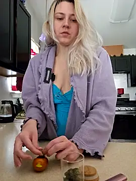 ScarletCallings420 online show from March 9, 7:26 pm