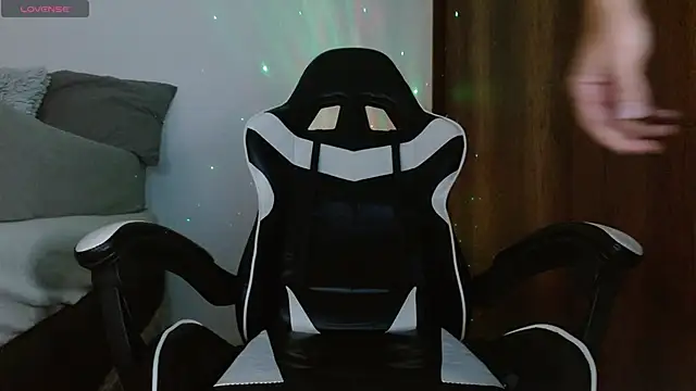 Noah jhonsonn online show from January 25, 1:41 pm