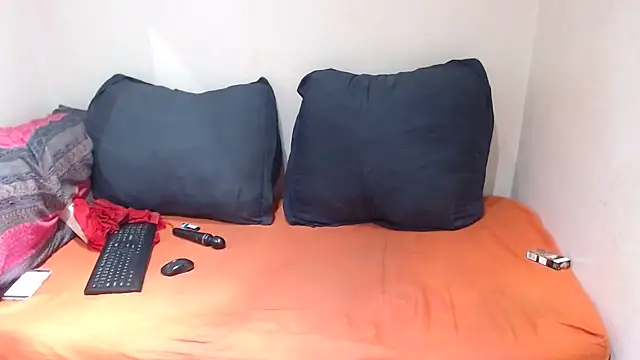 Snapshot of xGIANTEBONY30x chatting on November 21, 5:39 am xGIANTEBONY30x online show from November 21, 5:39 am