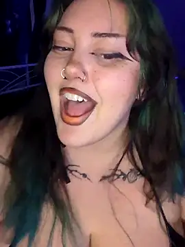 Snapshot of Cutegothcrybabyx chatting on December 6, 8:05 am Cutegothcrybabyx online show from December 6, 8:05 am