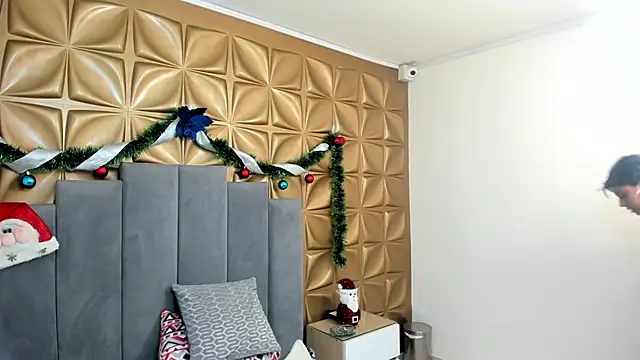 melani dream online show from December 13, 7:15 am