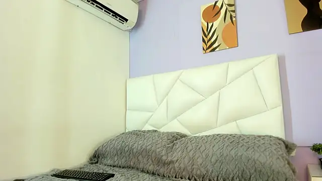 Snapshot of lissetlong69 chatting on January 11, 8:33 am lissetlong69 online show from January 11, 8:33 am