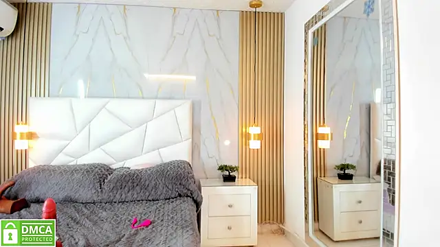 Snapshot of lissetlong69 chatting on February 3, 8:35 am lissetlong69 online show from February 3, 8:35 am