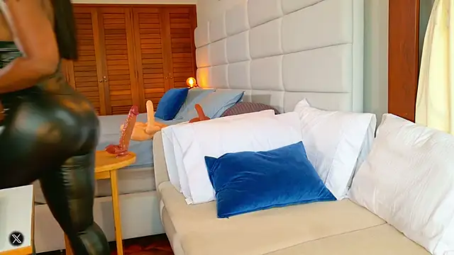 Snapshot of lissetlong69 chatting on October 3, 7:55 pm lissetlong69 online show from October 3, 7:55 pm