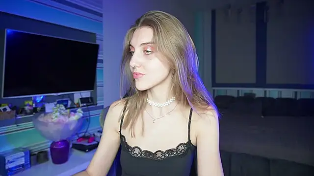 CassiaBlade1 online show from September 10, 6:30 pm