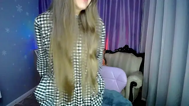 Snapshot of queen_a_n_i chatting on December 31, 2:58 pm queen a n i online show from December 31, 2:58 pm