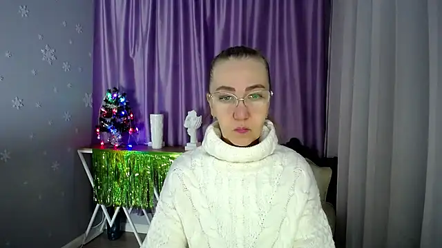 Snapshot of queen_a_n_i chatting on January 10, 9:13 am queen a n i online show from January 10, 9:13 am