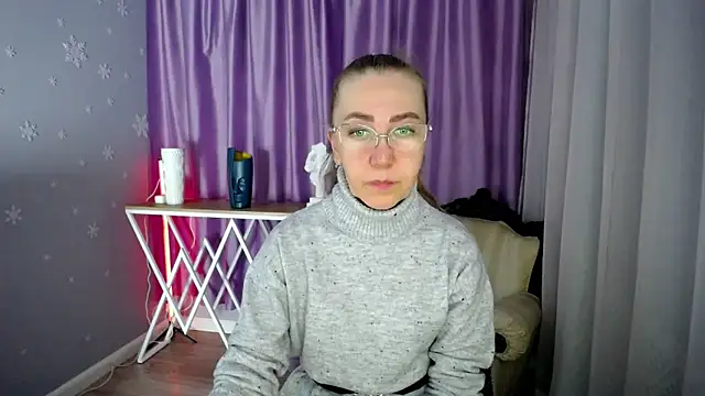 Snapshot of queen_a_n_i chatting on January 17, 7:41 am queen a n i online show from January 17, 7:41 am