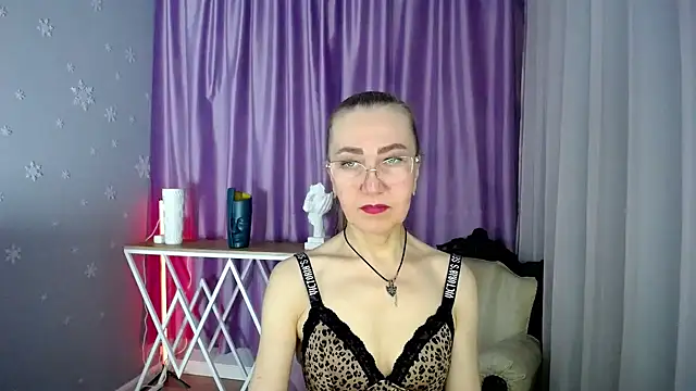 Snapshot of queen_a_n_i chatting on January 17, 1:46 pm queen a n i online show from January 17, 1:46 pm