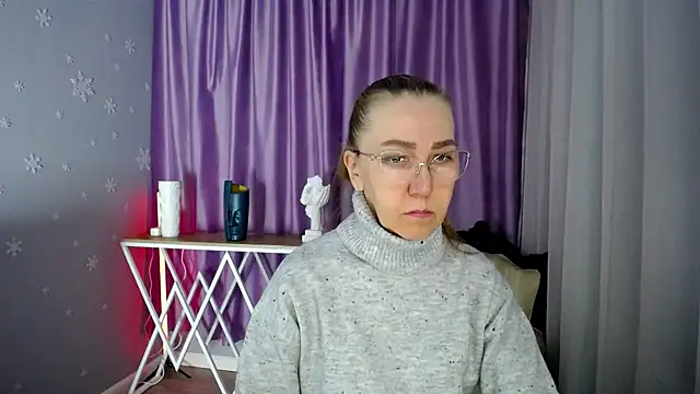 Snapshot of queen_a_n_i chatting on January 18, 10:28 am queen a n i online show from January 18, 10:28 am