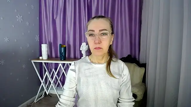 Snapshot of queen_a_n_i chatting on January 23, 8:04 am queen a n i online show from January 23, 8:04 am