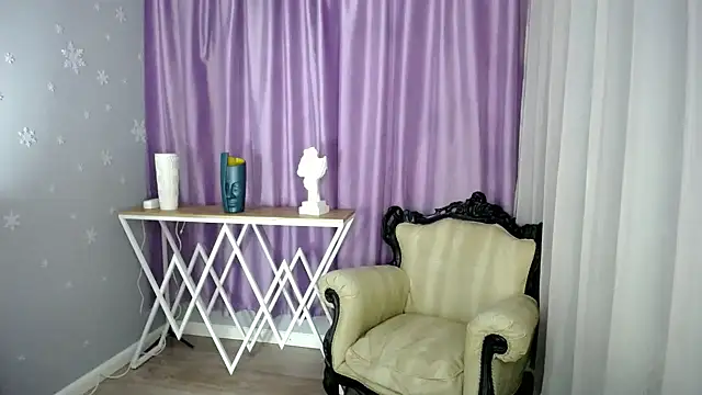 Snapshot of queen_a_n_i chatting on January 26, 9:19 am queen a n i online show from January 26, 9:19 am