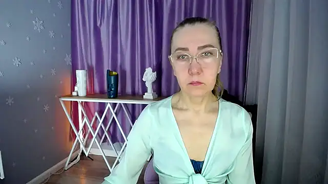 Snapshot of queen_a_n_i chatting on January 29, 7:57 am queen a n i online show from January 29, 7:57 am