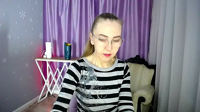 Snapshot of queen_a_n_i chatting on January 30, 12:27 pm queen a n i online show from January 30, 12:27 pm