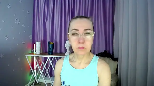 Snapshot of queen_a_n_i chatting on February 18, 8:59 am queen a n i online show from February 18, 8:59 am