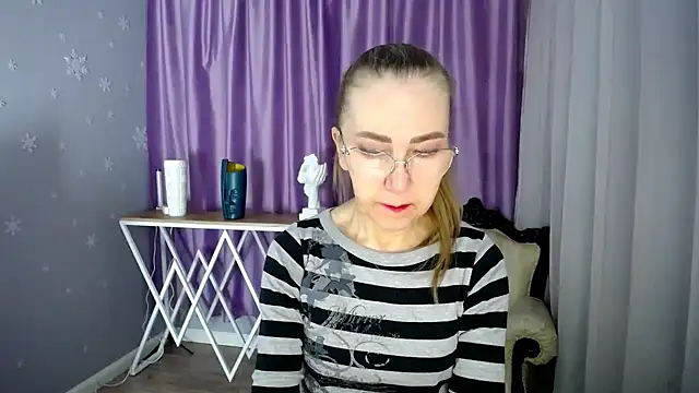 Snapshot of queen_a_n_i chatting on February 22, 12:08 pm queen a n i online show from February 22, 12:08 pm