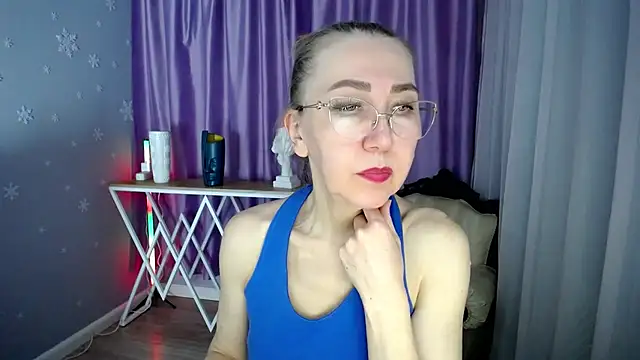 Snapshot of queen_a_n_i chatting on February 24, 6:38 am queen a n i online show from February 24, 6:38 am