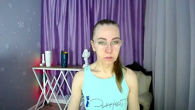 Snapshot of queen_a_n_i chatting on February 27, 7:34 am queen a n i online show from February 27, 7:34 am