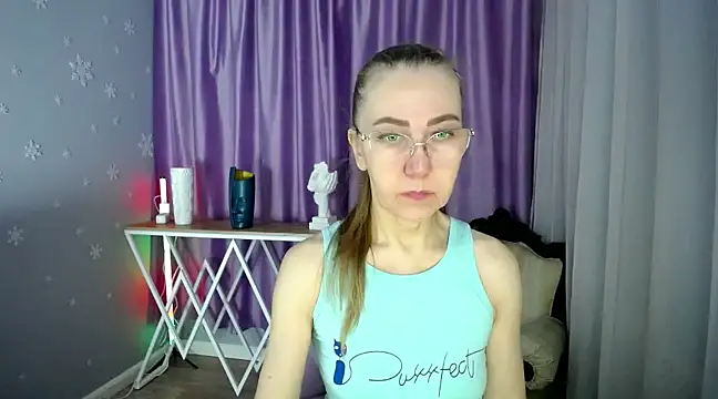 Snapshot of queen_a_n_i chatting on February 28, 7:05 am queen a n i online show from February 28, 7:05 am