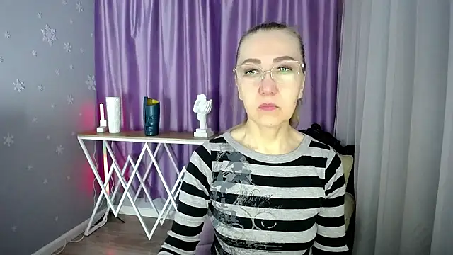 Snapshot of queen_a_n_i chatting on March 5, 6:23 am queen a n i online show from March 5, 6:23 am