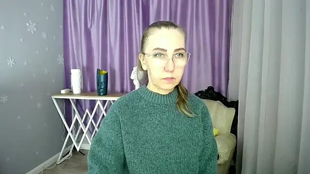 Snapshot of queen_a_n_i chatting on March 18, 8:58 am queen a n i online show from March 18, 8:58 am