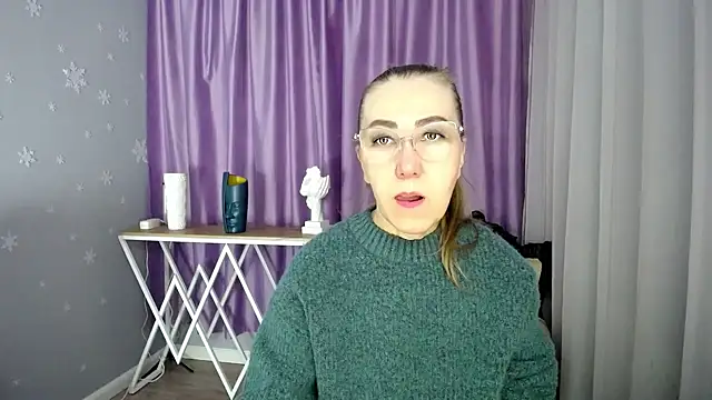 Snapshot of queen_a_n_i chatting on March 19, 8:34 am queen a n i online show from March 19, 8:34 am