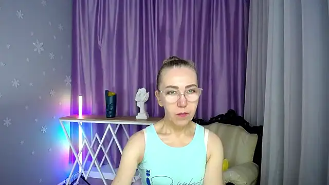 Snapshot of queen_a_n_i chatting on September 13, 10:37 am queen a n i online show from September 13, 10:37 am