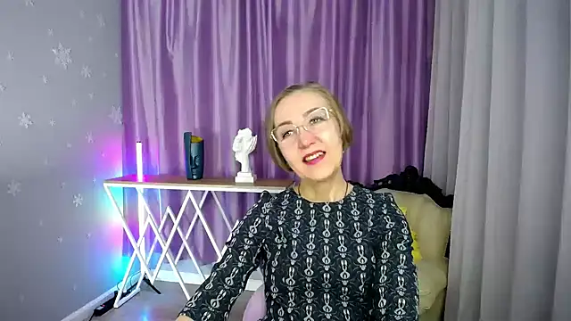 Snapshot of queen_a_n_i chatting on October 5, 7:39 am queen a n i online show from October 5, 7:39 am