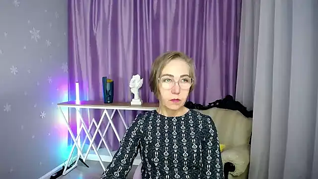 Snapshot of queen_a_n_i chatting on October 14, 12:28 pm queen a n i online show from October 14, 12:28 pm