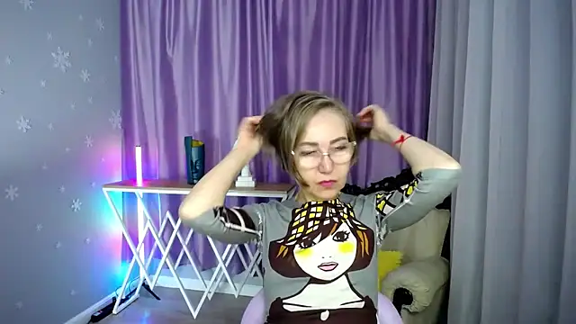 Snapshot of queen_a_n_i chatting on October 26, 9:59 am queen a n i online show from October 26, 9:59 am