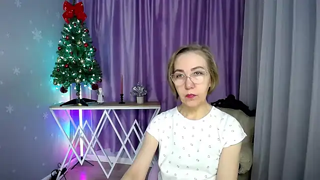 Snapshot of queen_a_n_i chatting on December 18, 9:59 am queen a n i online show from December 18, 9:59 am