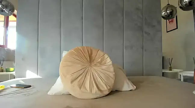 Snapshot of Naila18 chatting on December 13, 11:55 am Naila18 online show from December 13, 11:55 am