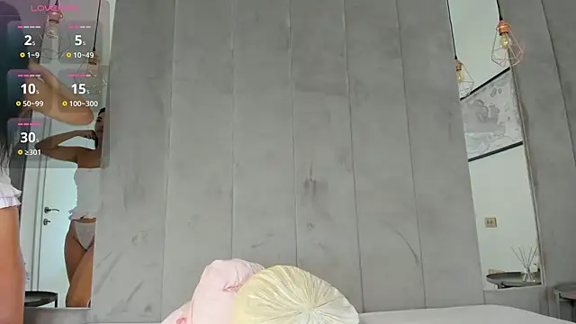 Snapshot of Naila18 chatting on September 13, 7:19 am Naila18 online show from September 13, 7:19 am